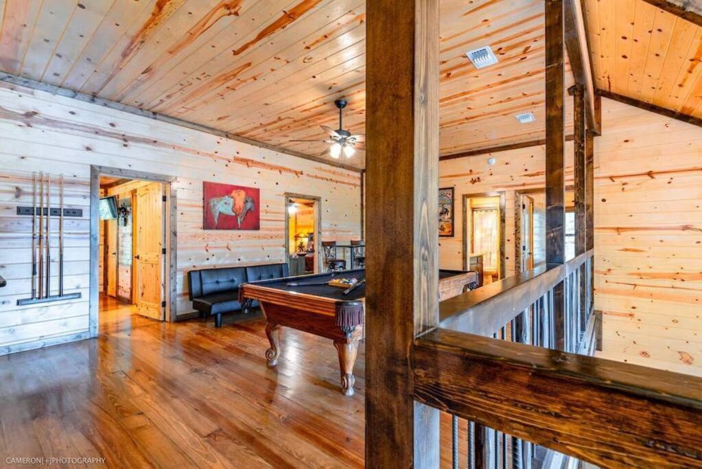 Iron Horse Lodge Sleeps 18, Games, Fire Pit, Hot Tub, Ev, More Broken Bow Exterior foto