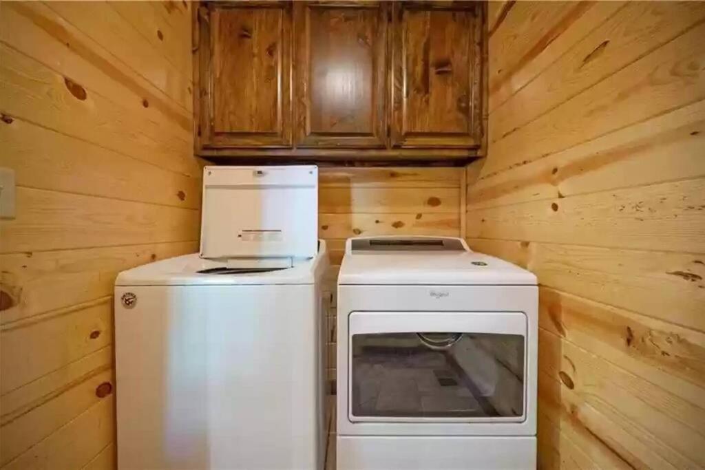 Iron Horse Lodge Sleeps 18, Games, Fire Pit, Hot Tub, Ev, More Broken Bow Exterior foto