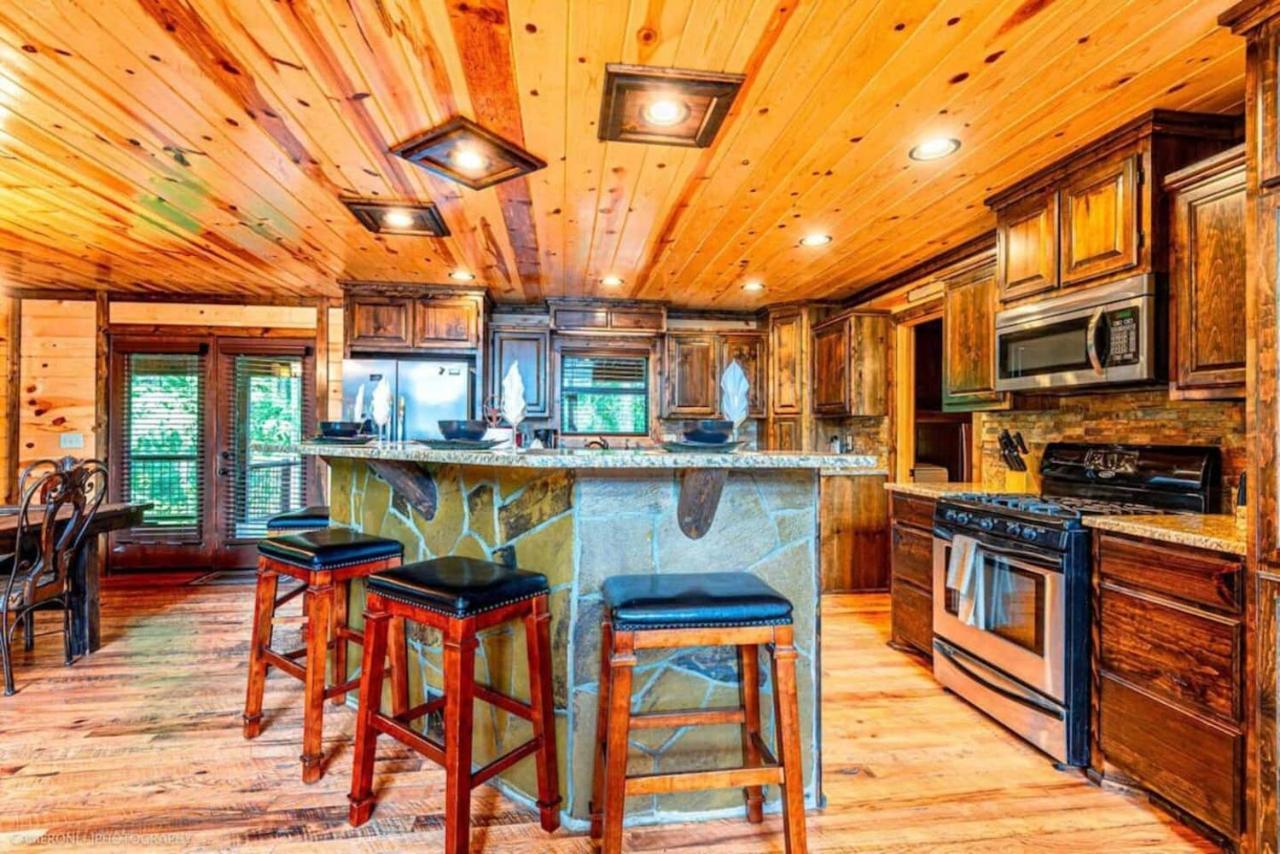 Iron Horse Lodge Sleeps 18, Games, Fire Pit, Hot Tub, Ev, More Broken Bow Exterior foto