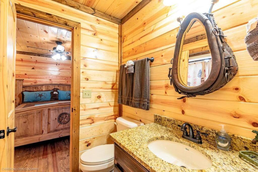 Iron Horse Lodge Sleeps 18, Games, Fire Pit, Hot Tub, Ev, More Broken Bow Exterior foto