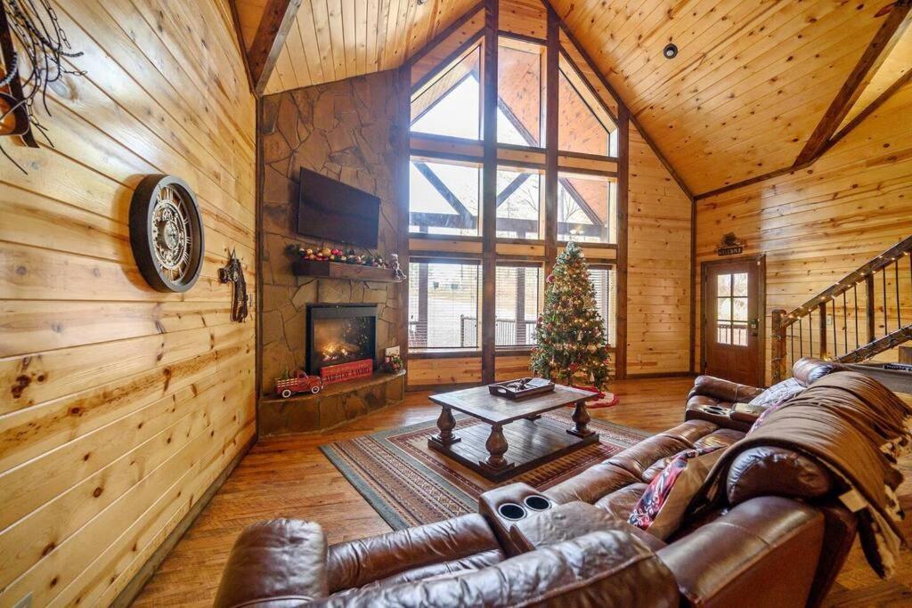 Iron Horse Lodge Sleeps 18, Games, Fire Pit, Hot Tub, Ev, More Broken Bow Exterior foto