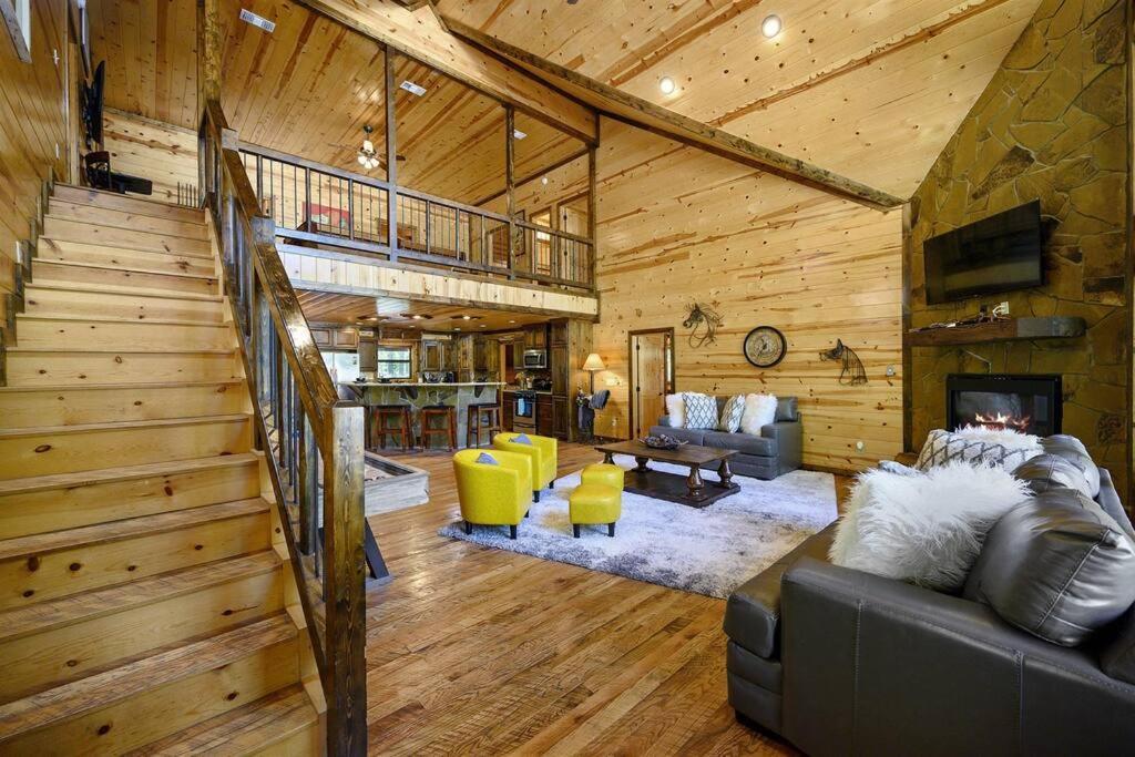 Iron Horse Lodge Sleeps 18, Games, Fire Pit, Hot Tub, Ev, More Broken Bow Exterior foto