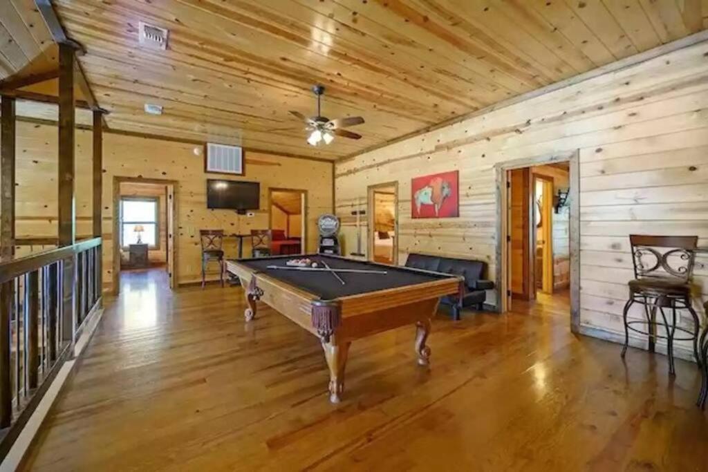 Iron Horse Lodge Sleeps 18, Games, Fire Pit, Hot Tub, Ev, More Broken Bow Exterior foto