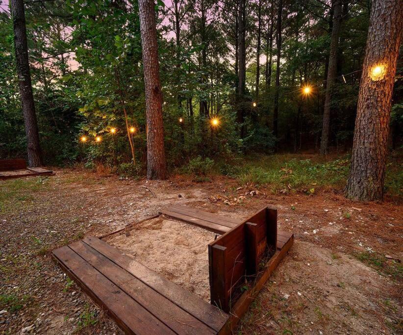 Iron Horse Lodge Sleeps 18, Games, Fire Pit, Hot Tub, Ev, More Broken Bow Exterior foto