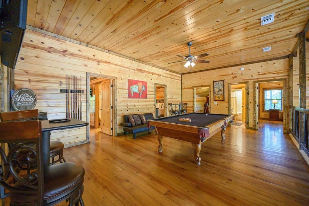 Iron Horse Lodge Sleeps 18, Games, Fire Pit, Hot Tub, Ev, More Broken Bow Exterior foto