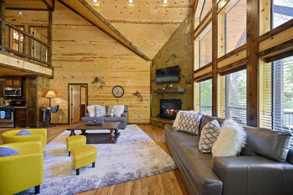 Iron Horse Lodge Sleeps 18, Games, Fire Pit, Hot Tub, Ev, More Broken Bow Exterior foto