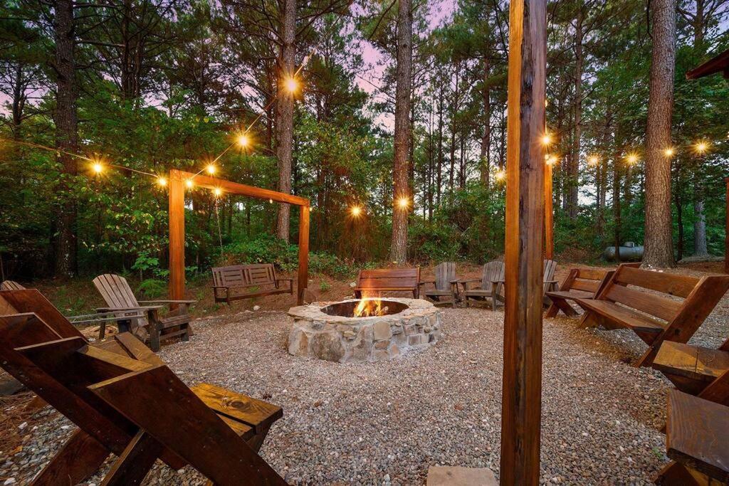 Iron Horse Lodge Sleeps 18, Games, Fire Pit, Hot Tub, Ev, More Broken Bow Exterior foto