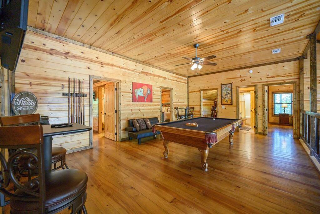 Iron Horse Lodge Sleeps 18, Games, Fire Pit, Hot Tub, Ev, More Broken Bow Exterior foto
