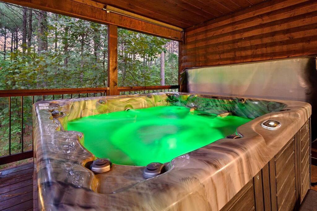 Iron Horse Lodge Sleeps 18, Games, Fire Pit, Hot Tub, Ev, More Broken Bow Exterior foto